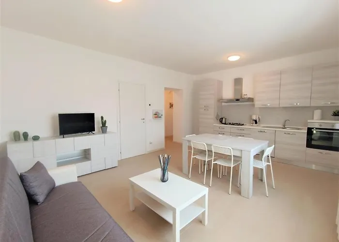 Winter Spring Summer Apartament